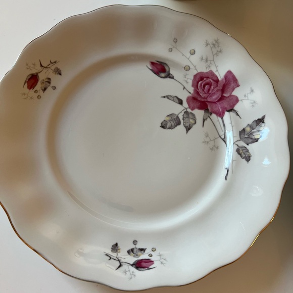 an exquisite porcelain china dining set, made in Poland in 1980. - Picture 13 of 16